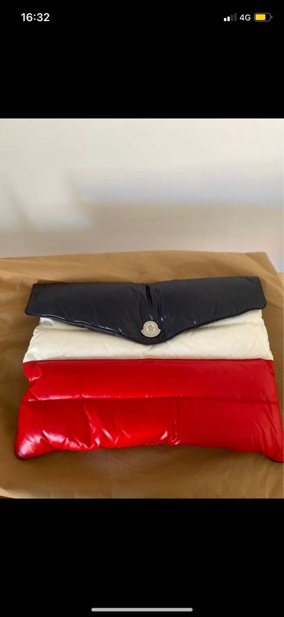 Vends pochette Moncler sur Gens de Confiance