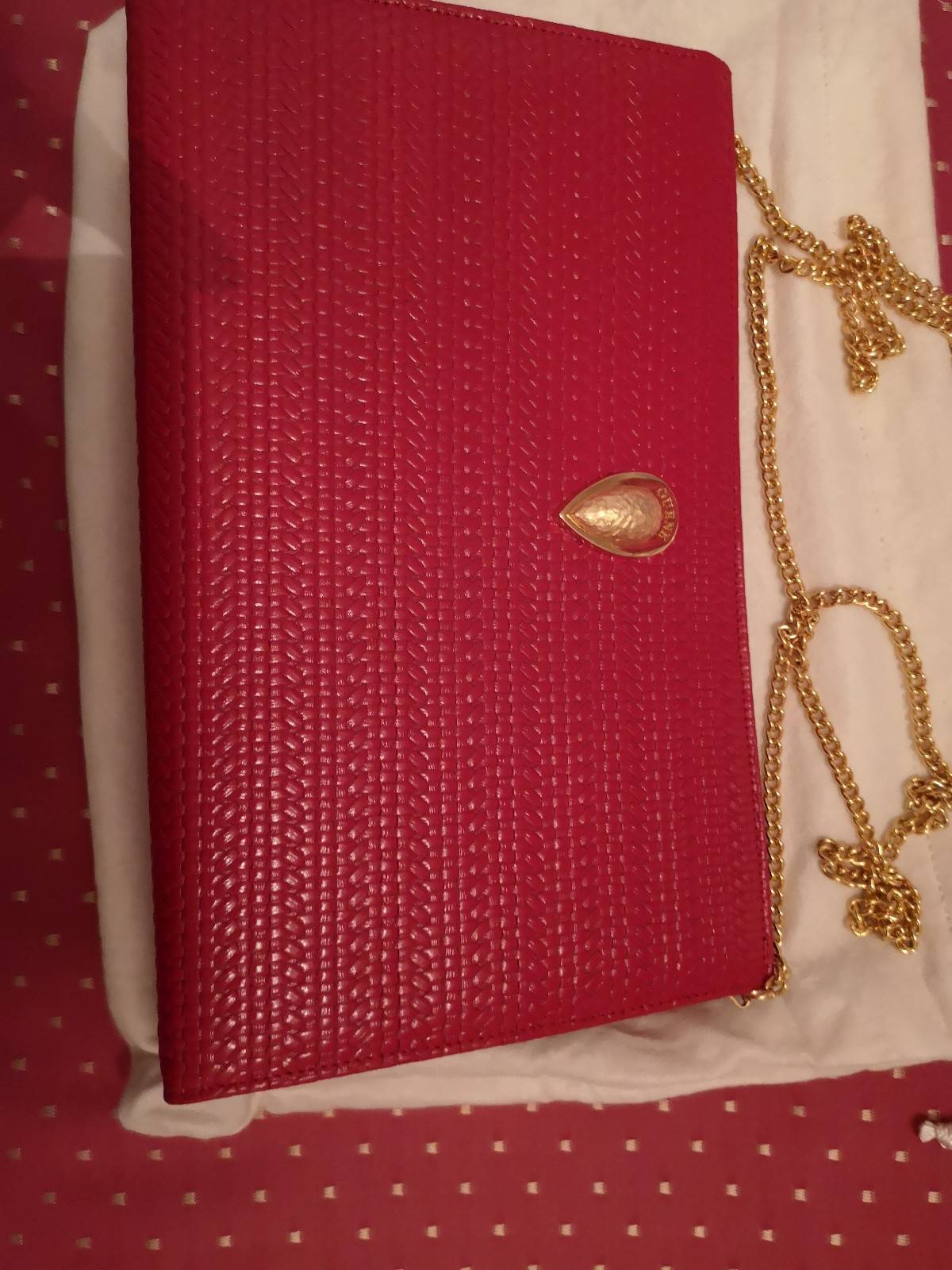 Vends sac rouge neuf, style pochette, chaîne dorée, cuir façon cannage