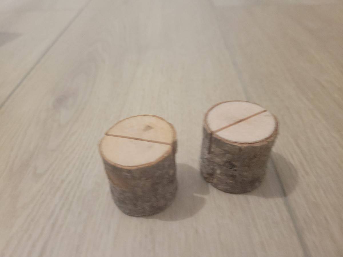 Vends 50 porte noms en bois