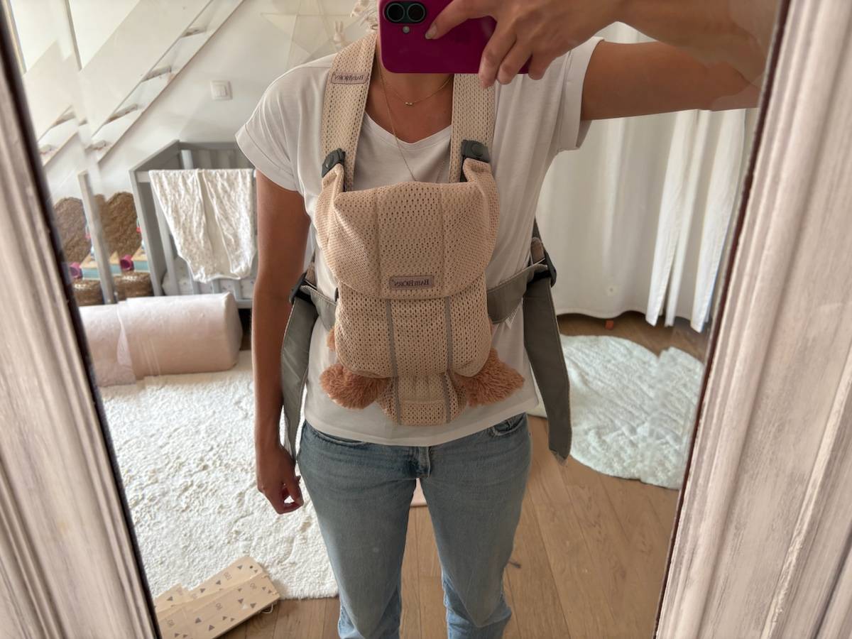 Vends porte bébé mini Babybjorn rose