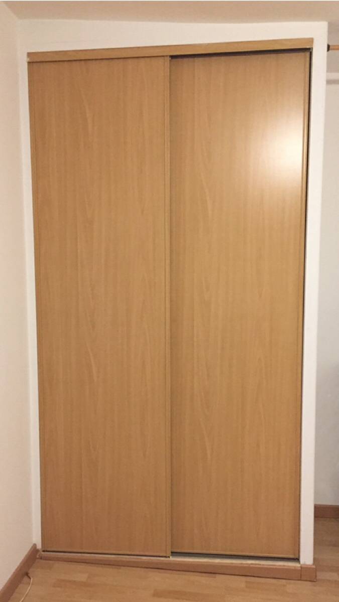 Vends 2 portes coulissantes et 2 étagères