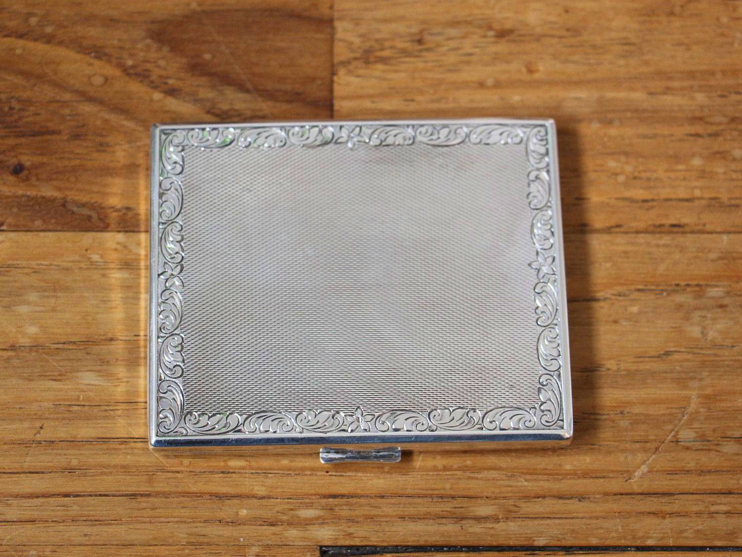 Vends poudrier en argent massif