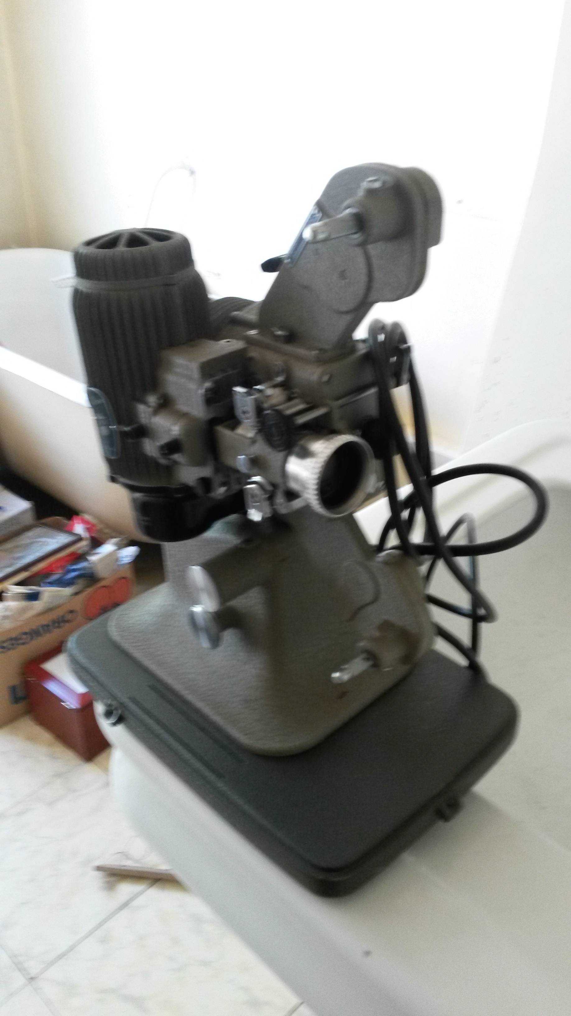 Vends projecteur 8mm Bell & Howell Diplomat