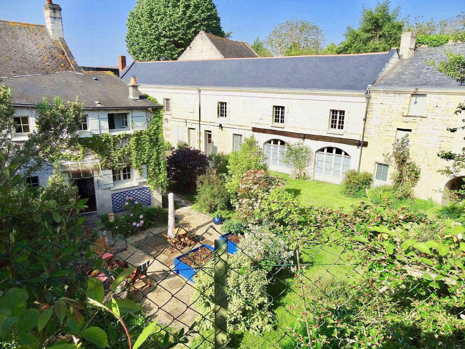 Vends propriété au Coudray Macouard (49) - 6 chambres, 312m²