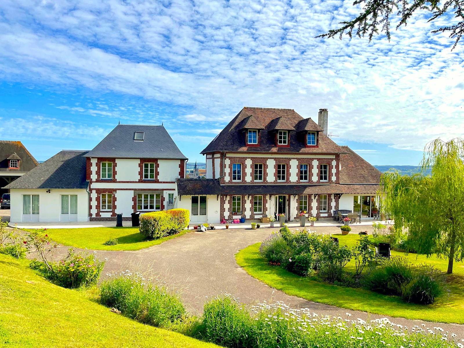 Vends propriété de maître à BeaumontenAuge (14) 300m² on Gens de