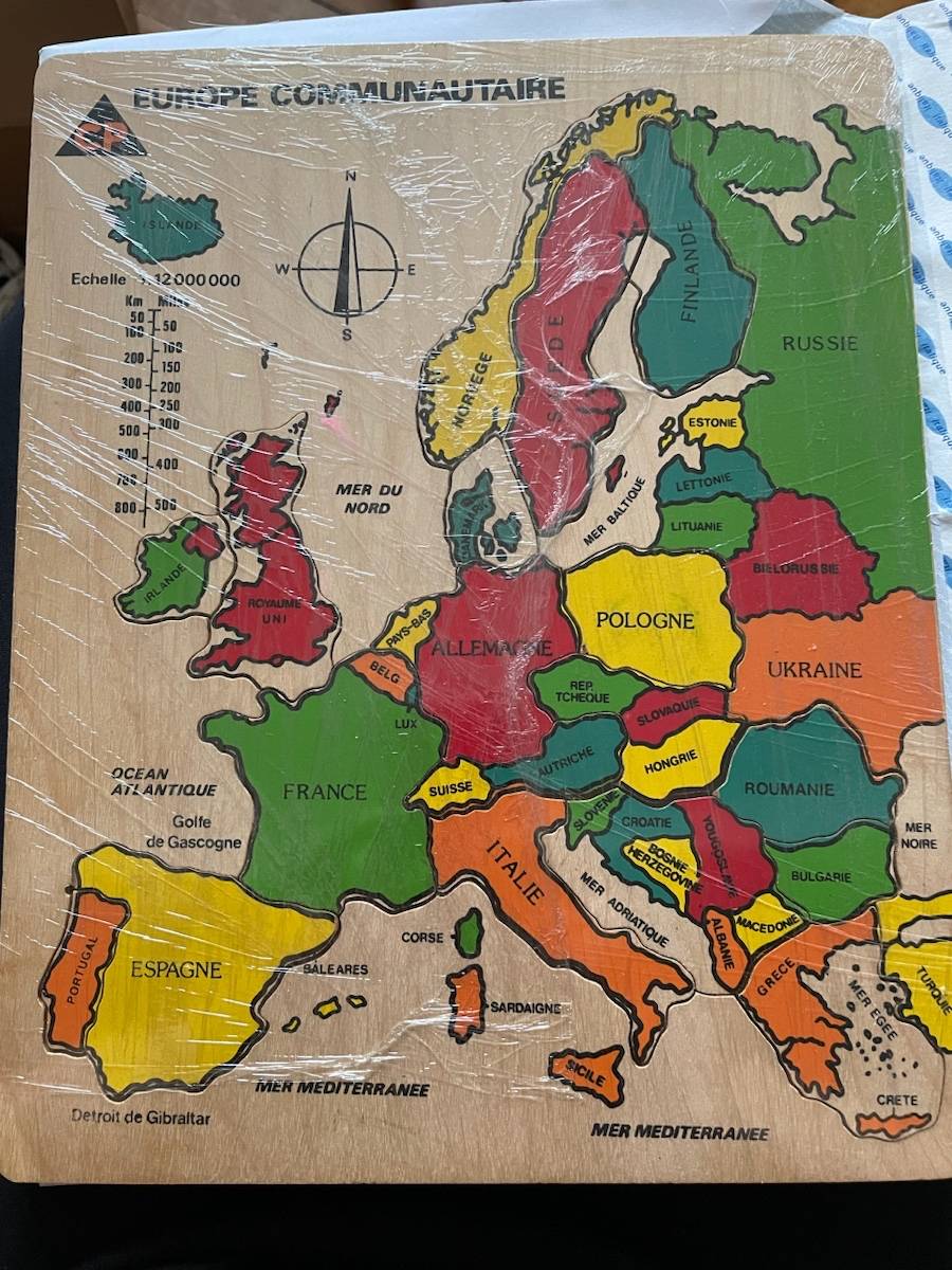 Vends puzzle en bois carte Europe