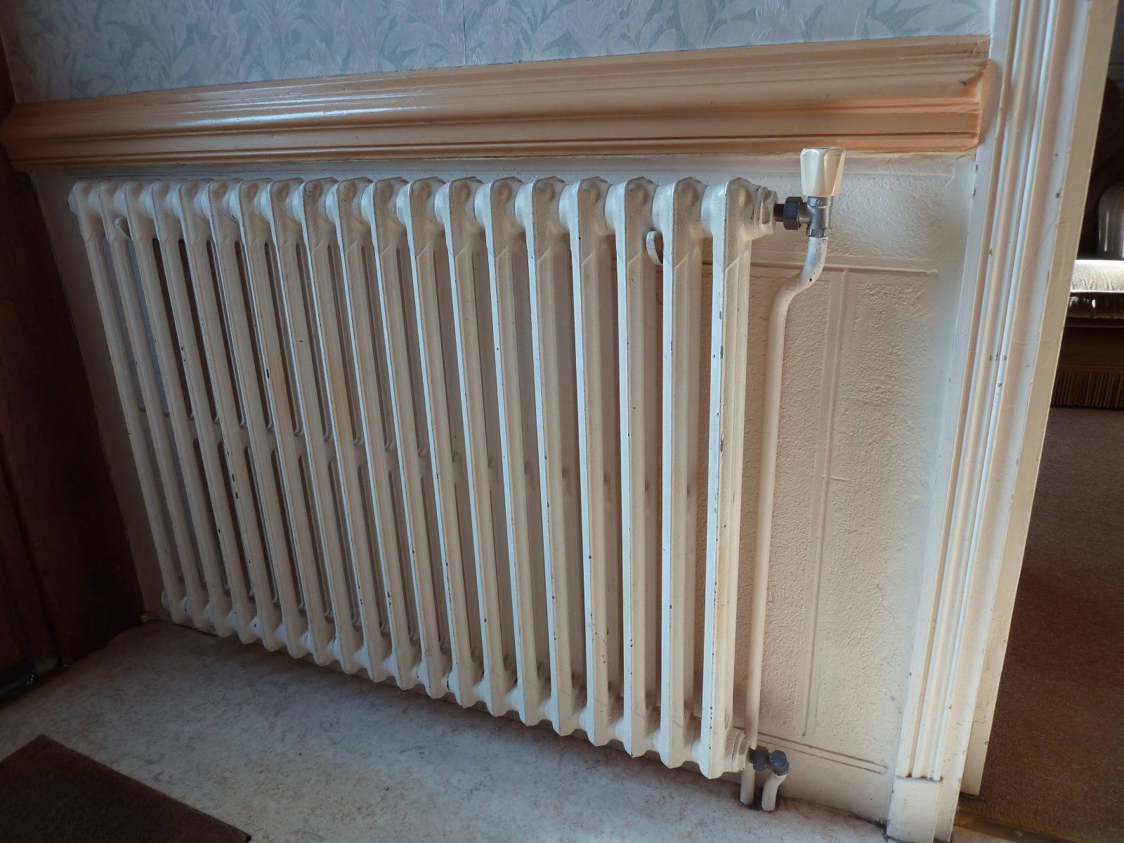 Vends huit radiateurs en fonte de taille différente