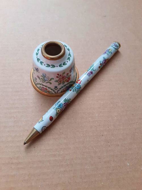 Vends ravissant bic anglais vintage à motif fleuri