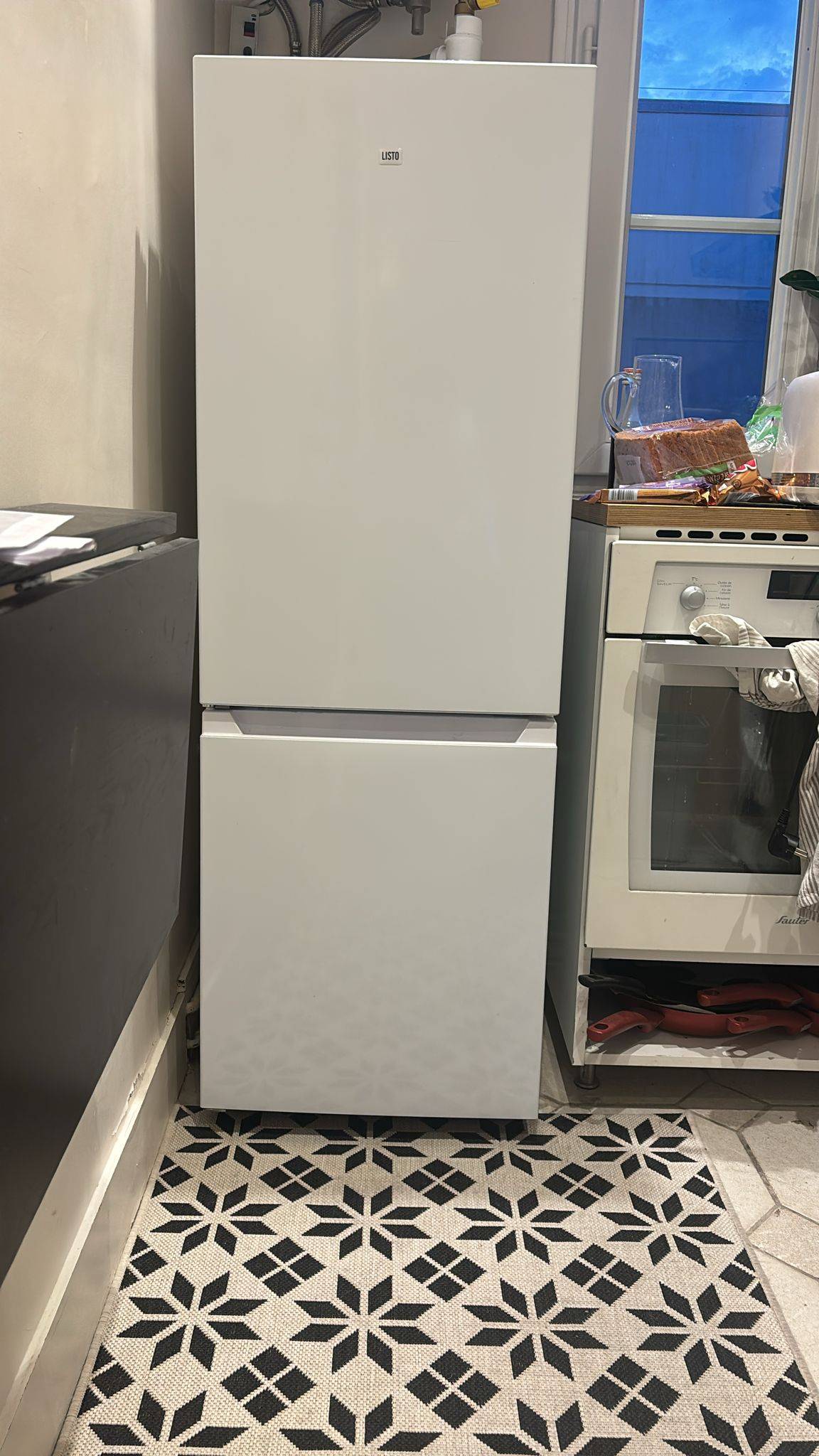 Vends réfrigérateur combiné avec congélateur en bas 120€