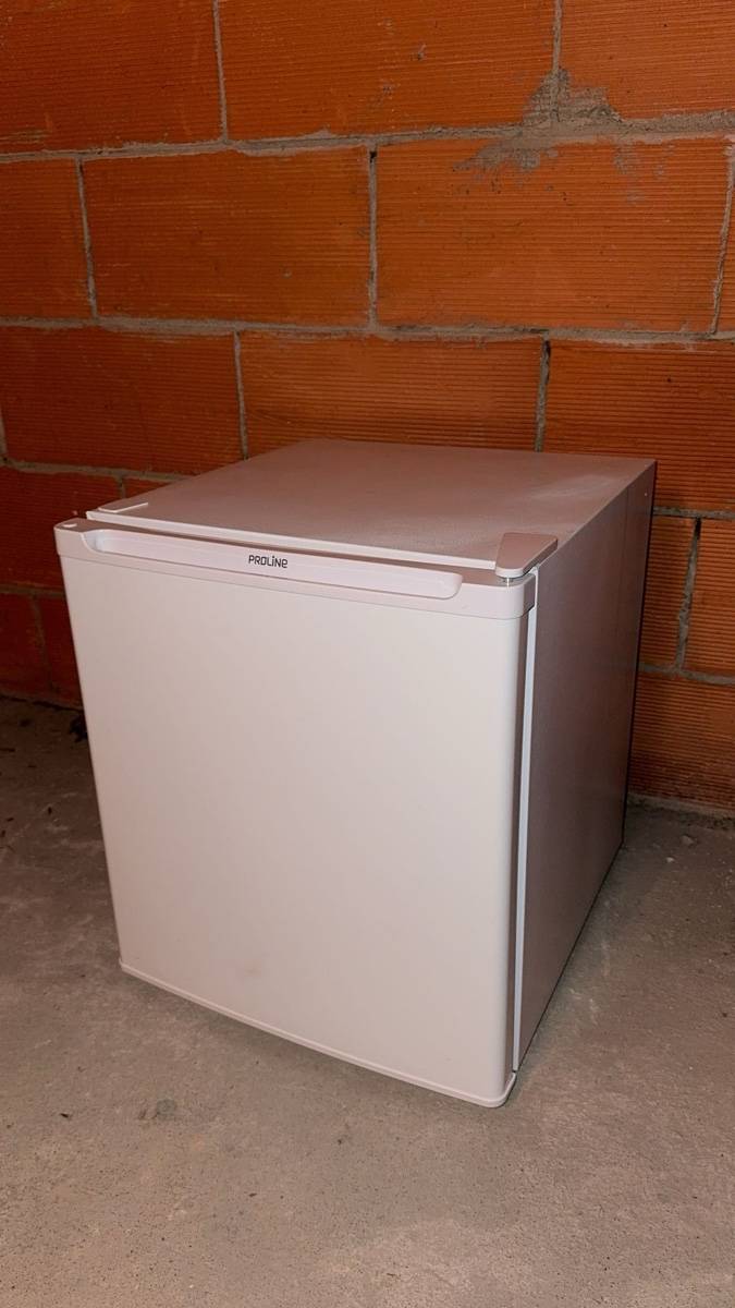 Vends réfrigérateur bar congélateur parfait état