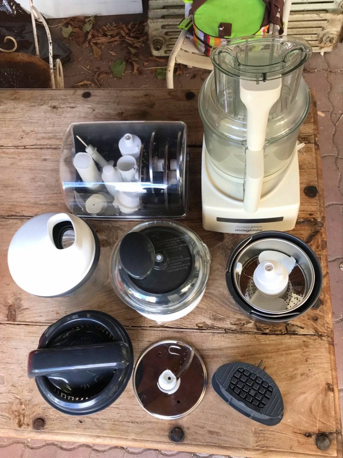 Vends Robot Magimix Cuisine 5200XL Ivoire et tous ses accessoires sur