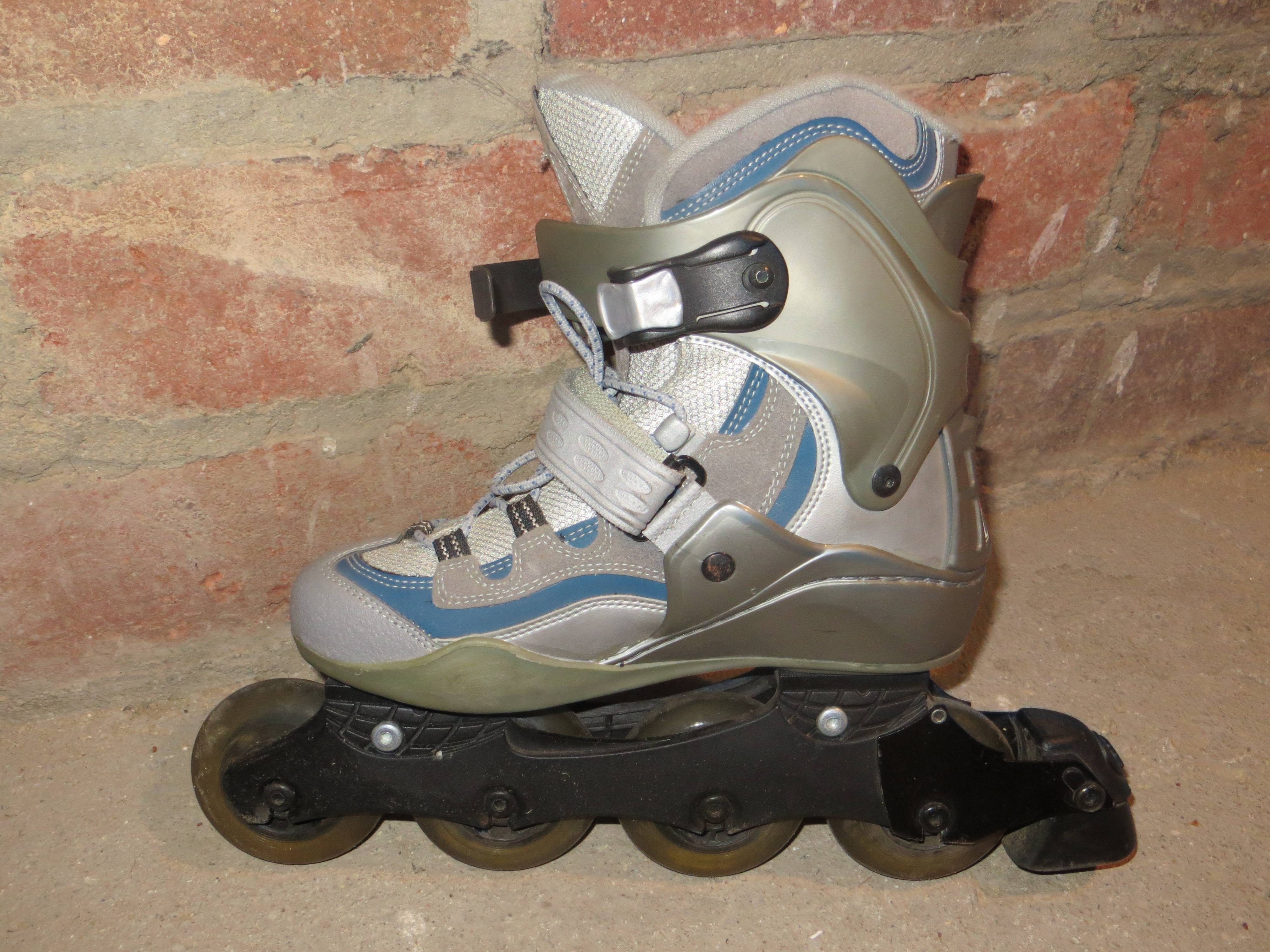 Vends ensemble Rollers "FILA" taille 37 + genouillères et coudières