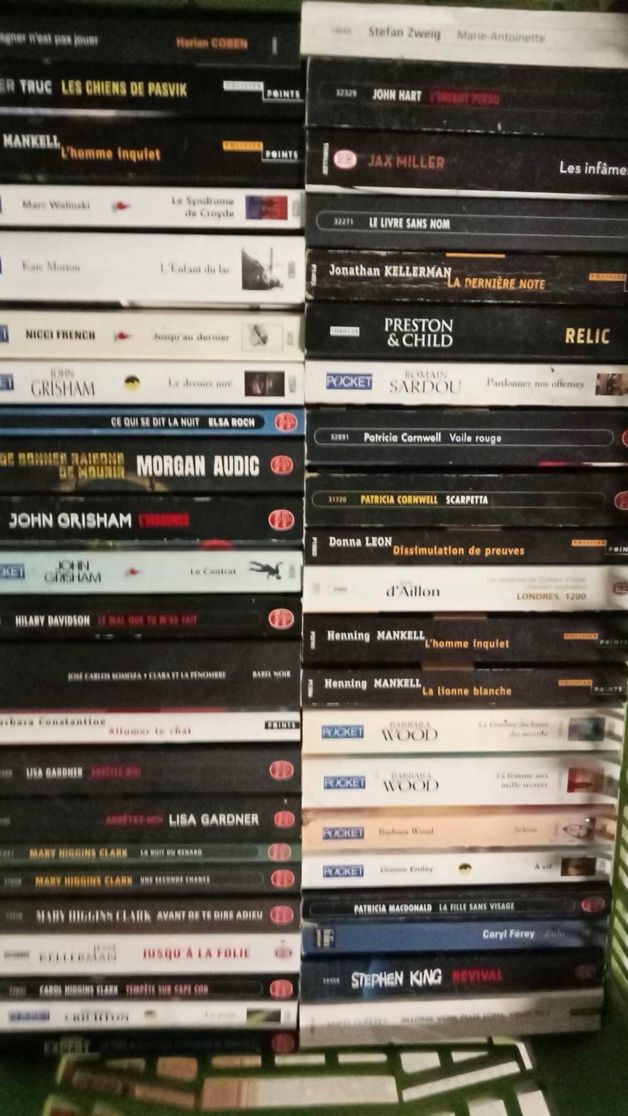Vends 320 romans policiers et thrillers