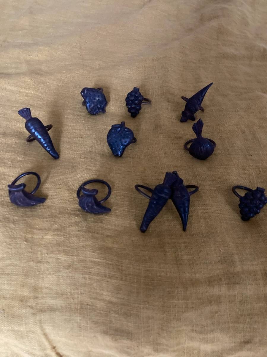 Vends 11 ronds de serviettes métal