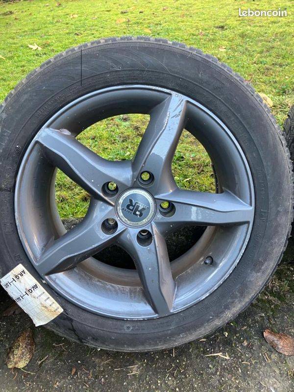 Vends jeu de 4 jantes + 4 pneux hiver Mini Cooper Clubman 15 pouces