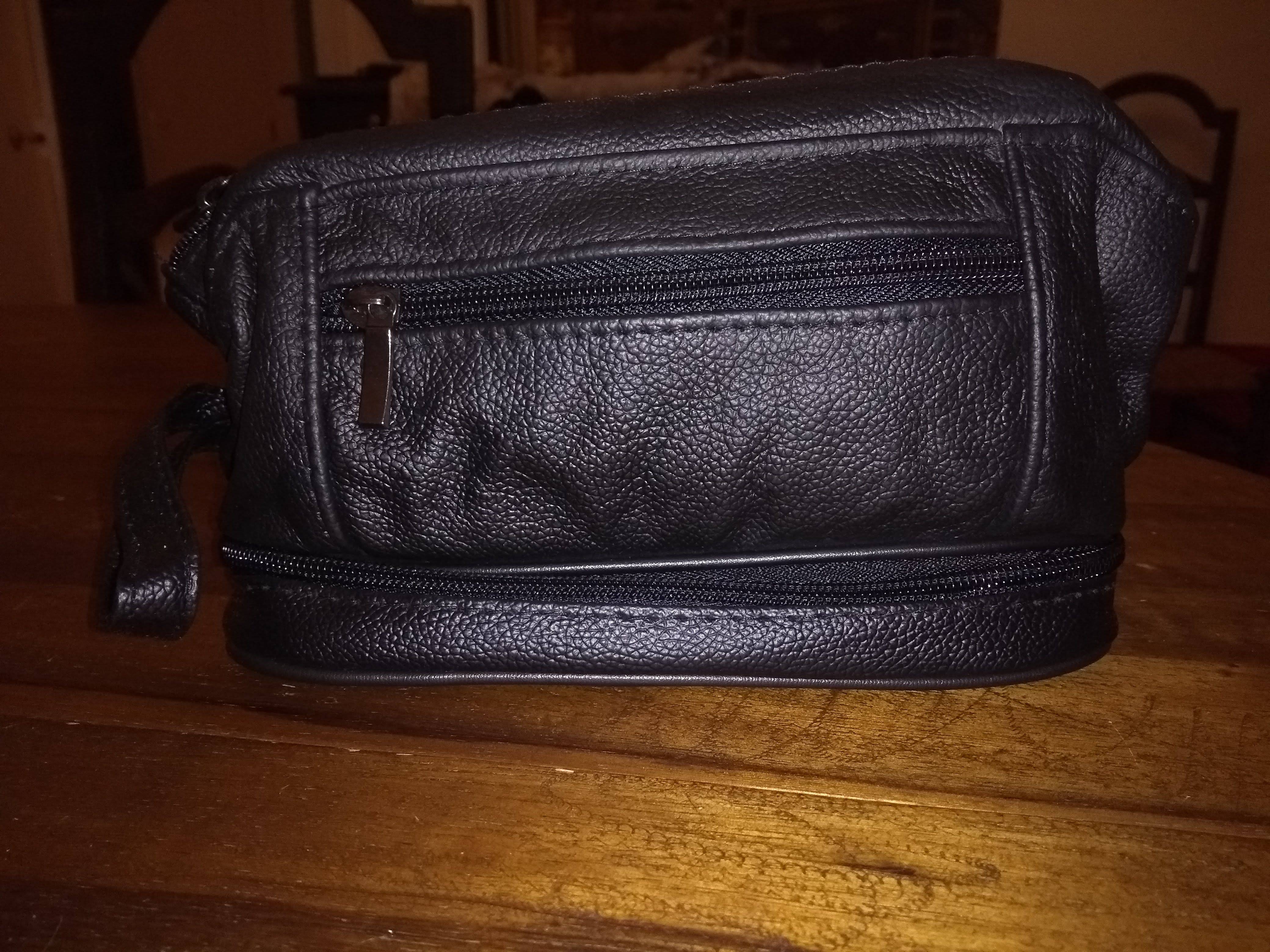 Vends sacoche en croute de cuir avec dragonne