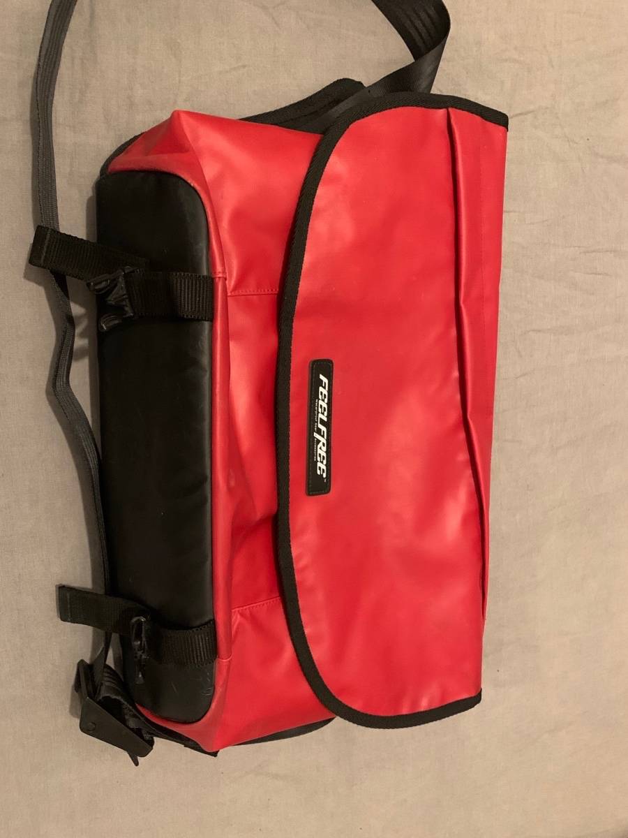 Vends sacoche étanche rouge en très bon état