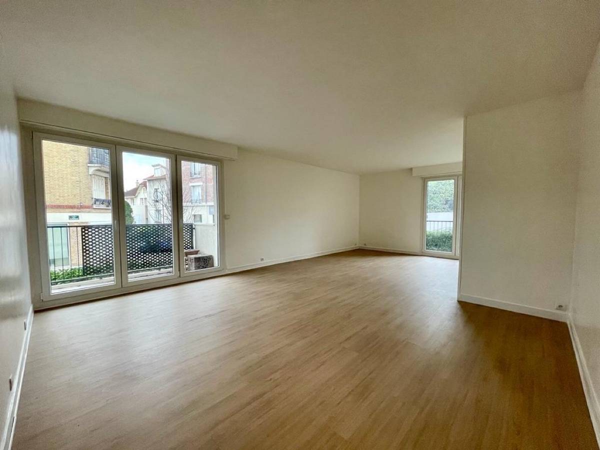 Buzenval/ Hypodrome Saint-Cloud vends T5 / 3 Chambres - 103m²
