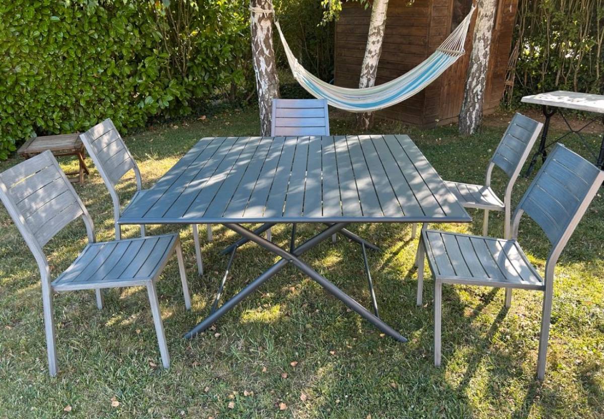 Vends salon de jardin en aluminium : table + 5 chaises