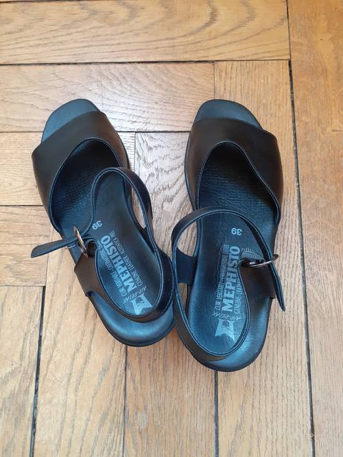 Vends sandales noires Méphisto neuves - Pointure 39