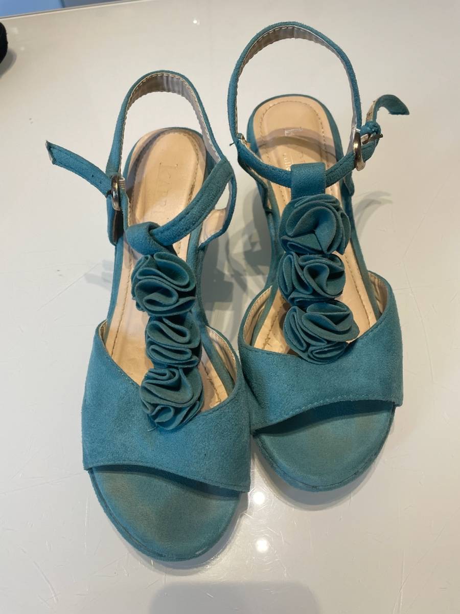 Vends sandales à talon pointure 39 bleu/vert Kapri’s