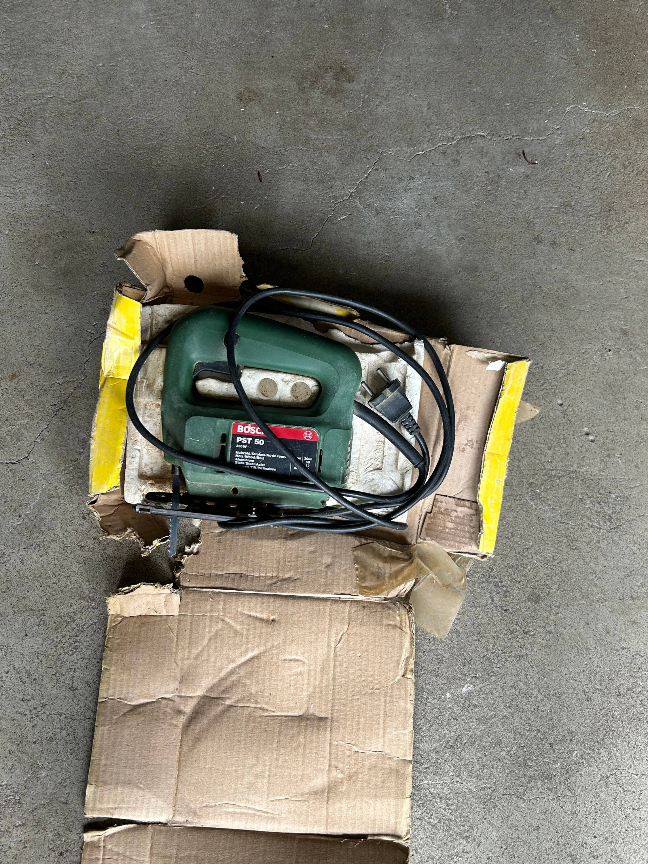 Vends scie sauteuse et un ponceuse a bande bosch