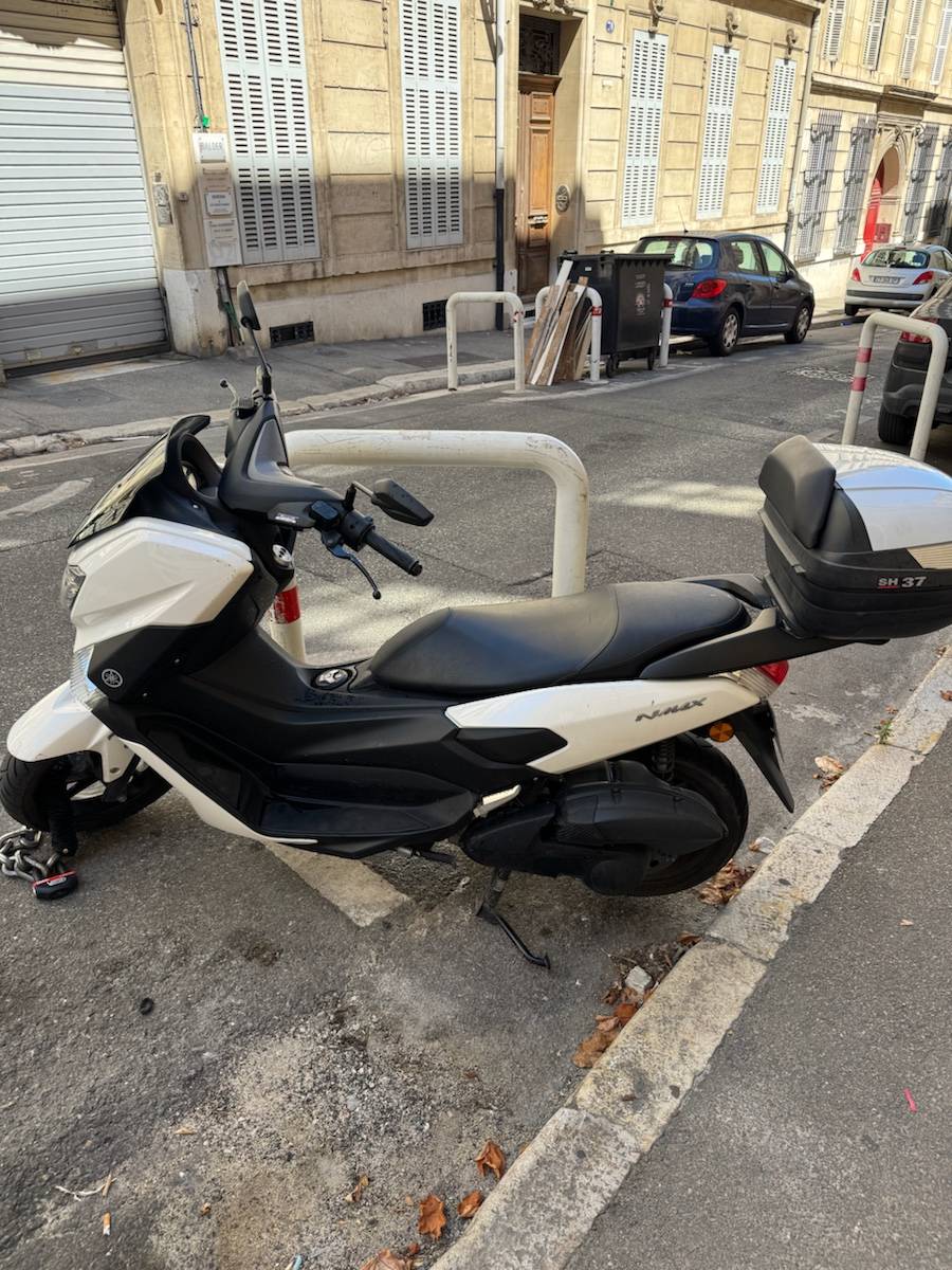 Vends scooter Nmax 125 bon etat