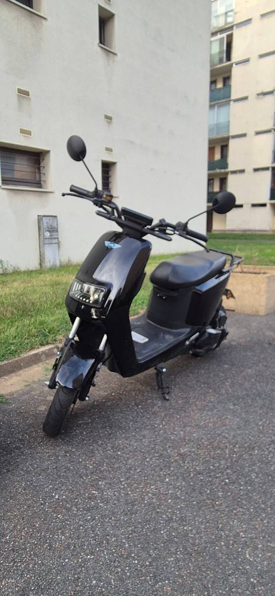Vends scooter électrique - 6 000 km · 2024