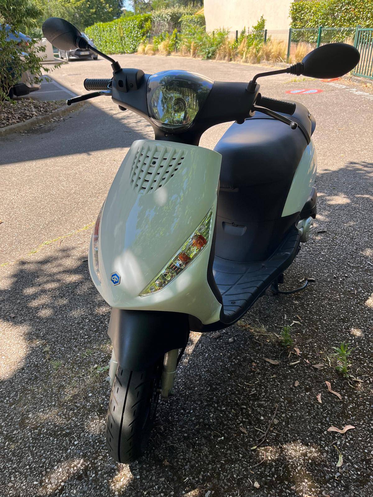 Vends scooter 50 Zip Piaggio, 2022, 2400km