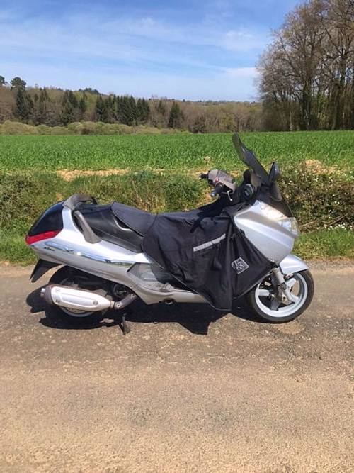 Vends Scooter Piaggio X8 125 cc - 32 000 km - 2004