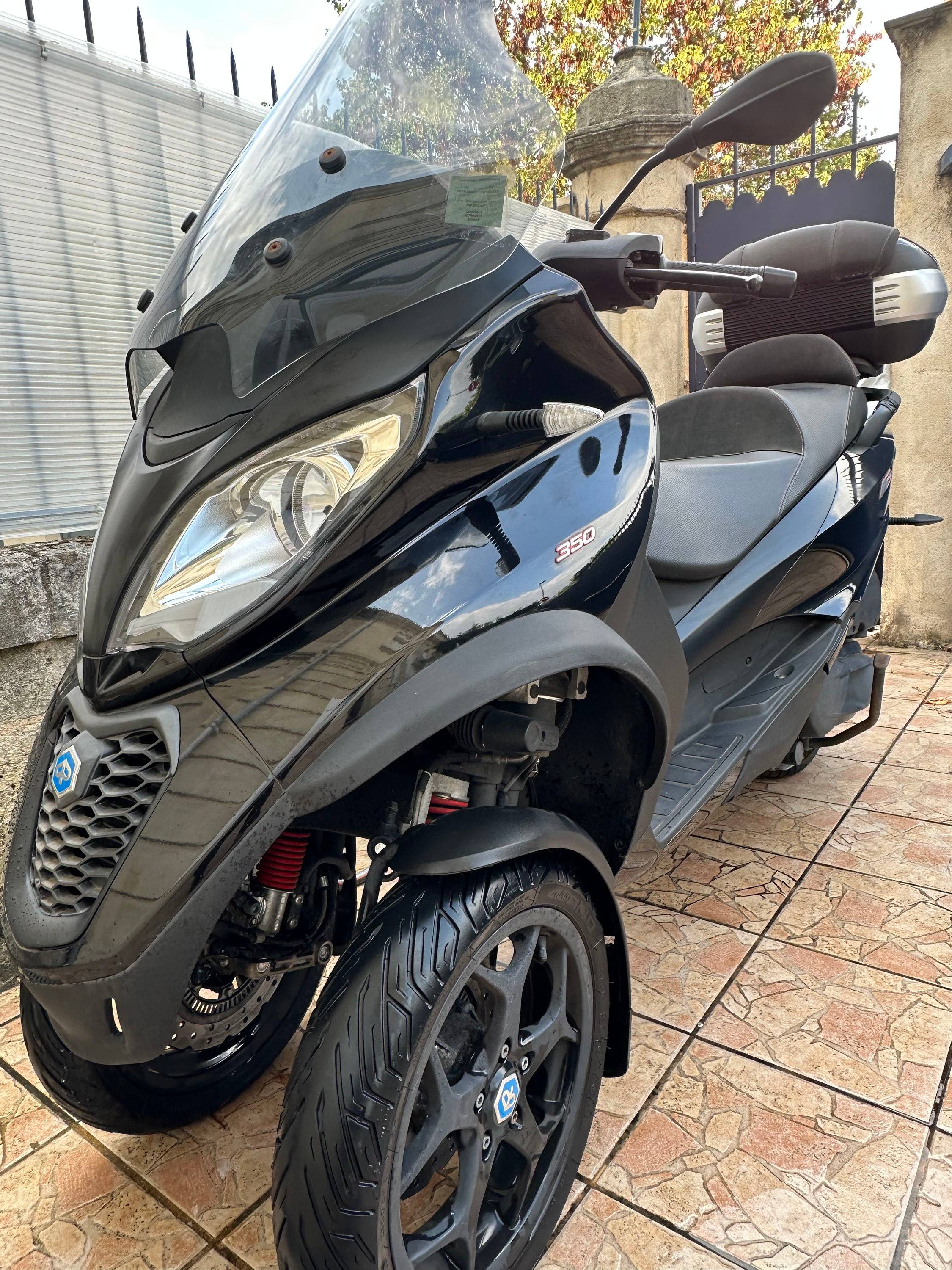 Vends scooter Piaggio 350 MP3 noir an 2021 peu roulé