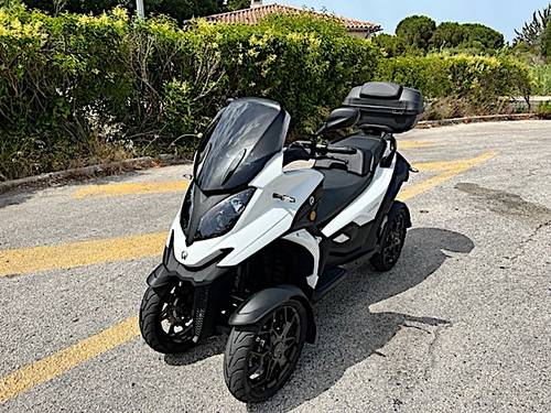 Vends scooter 4 roues sur Carqueiranne (83) 7 200 km · 2020