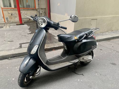 Vends scooter Vespa LX 50 noir mat - 20 000 km · 2013