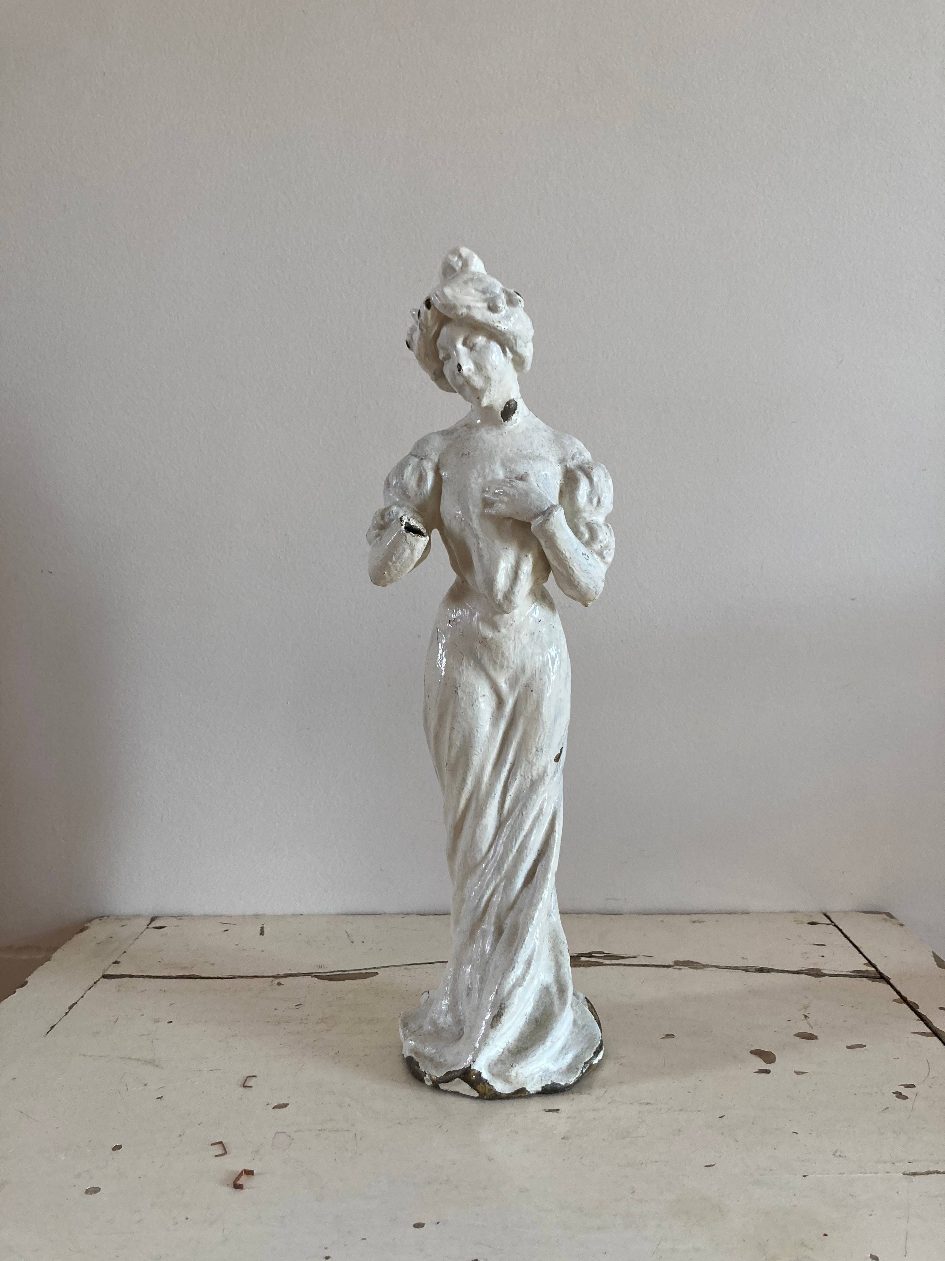 Vends une sculpture - figurine de femme en fonte Art nouveau