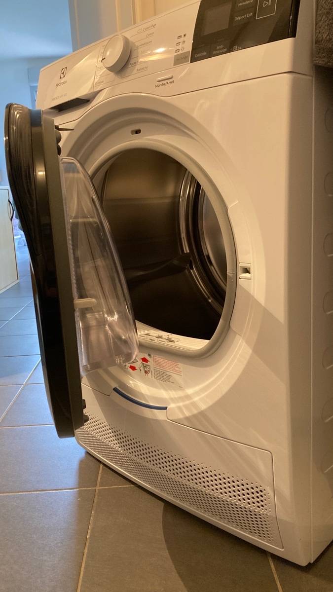 Vends Sèche linge à condensation Perfect Care 600 Electrolux sur Gens de Confiance