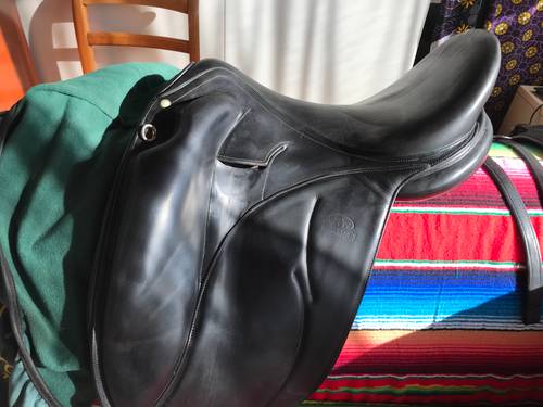 Vends très belle selle de dressage Devoucoux Media juin 2014