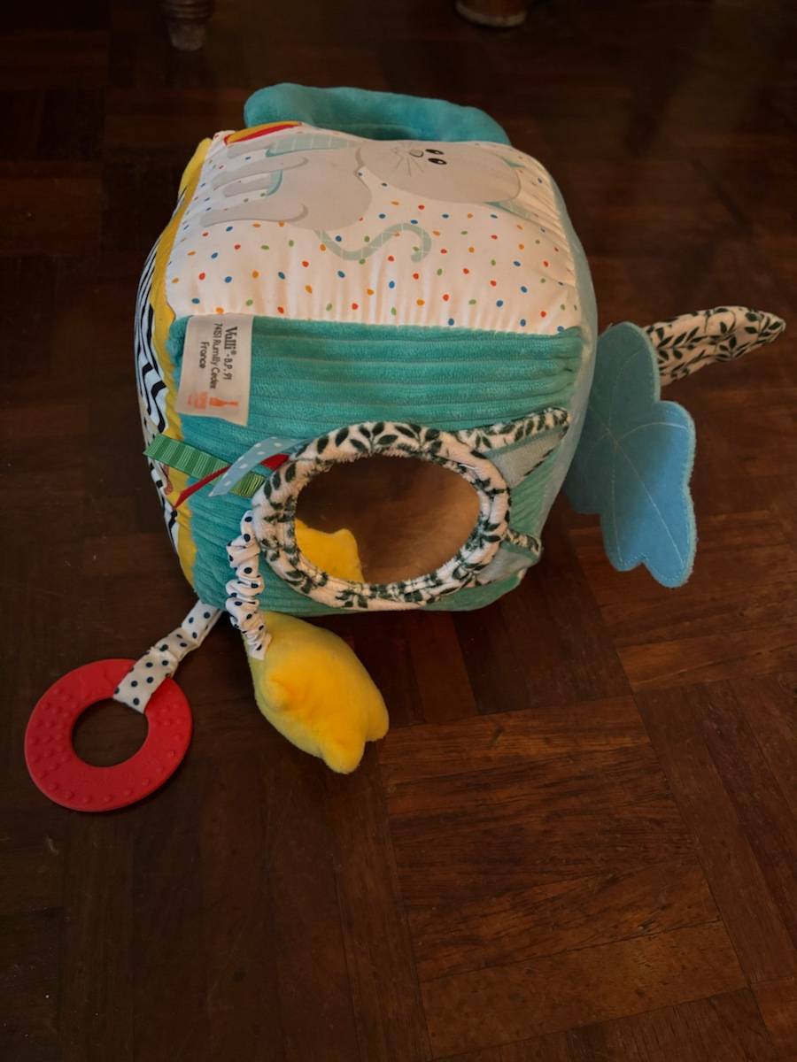 Vends cube sensoriel Sophie la Girafe