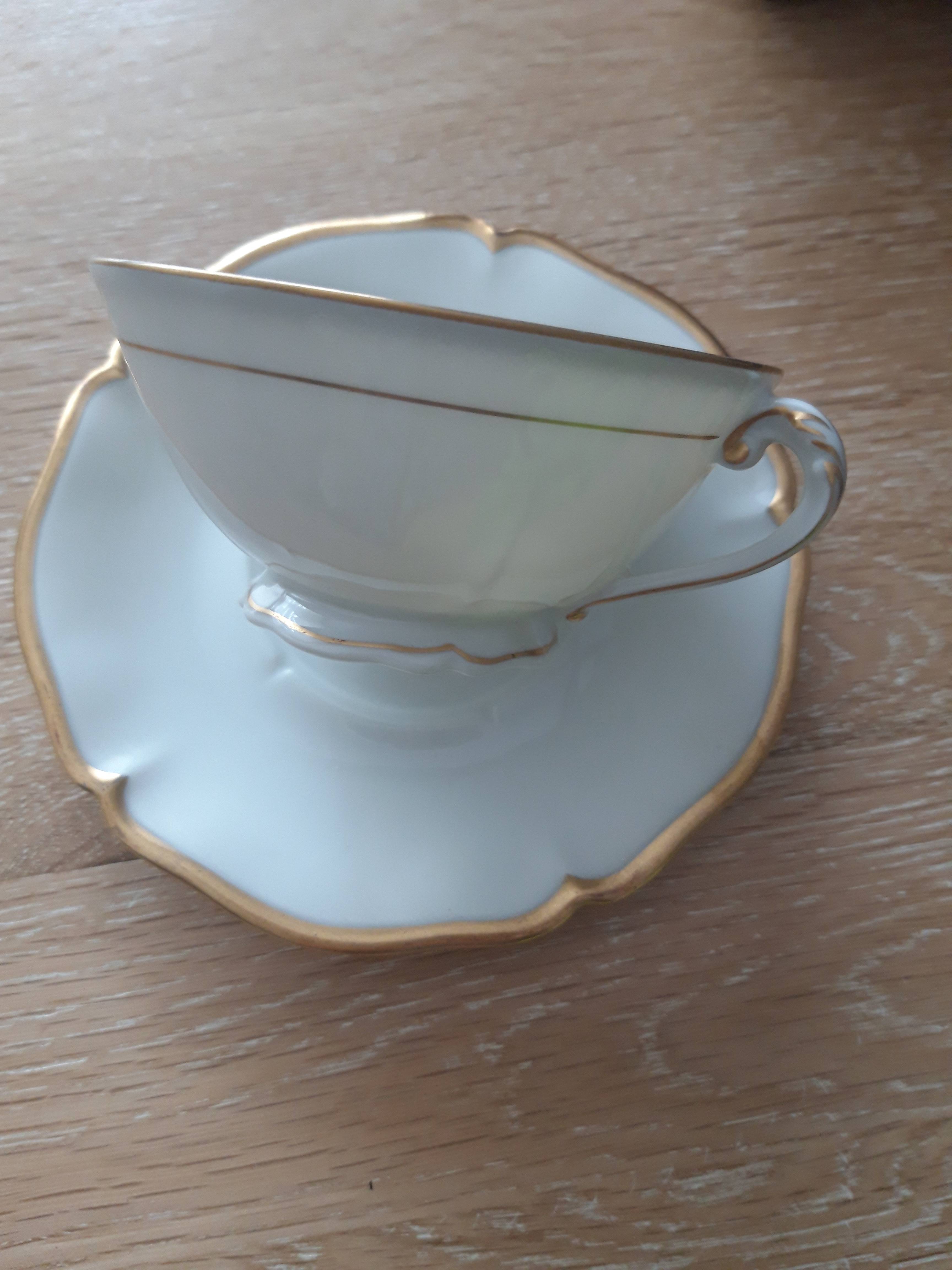Vends service à thé Limoges filet or année 50 12tasses soucoupes théière sucrier pot à lait bon état
