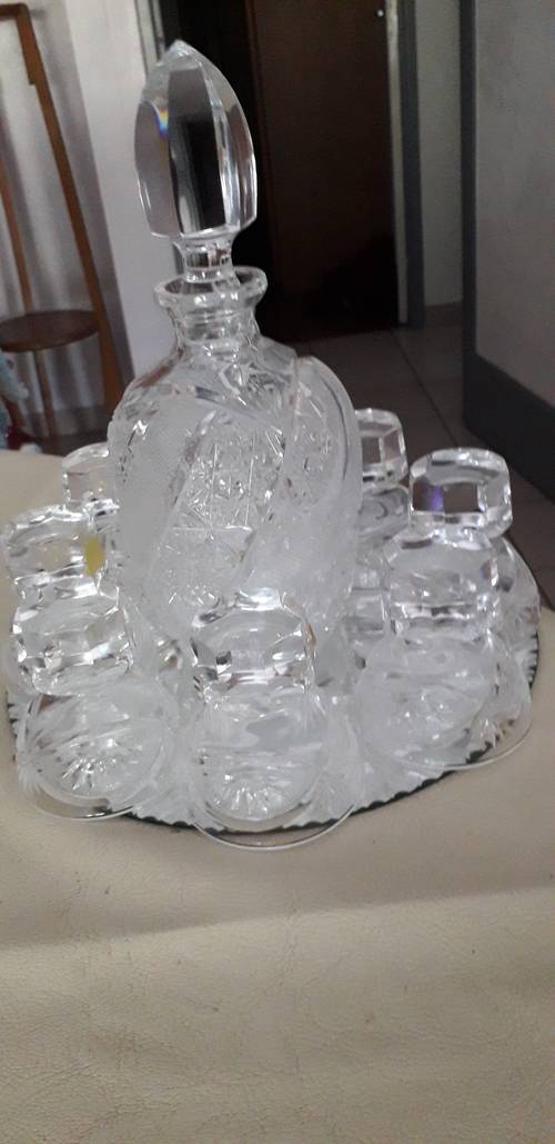 Vends Service à liqueur en cristal moulé