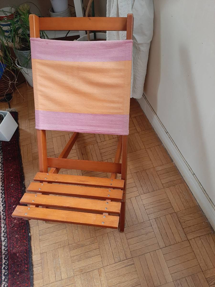 Vends siège pliable bas en bois très confortable