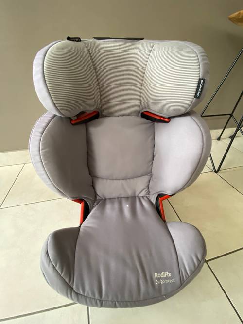 Vends siège auto Maxi Cosy Rodifix 15-36kg