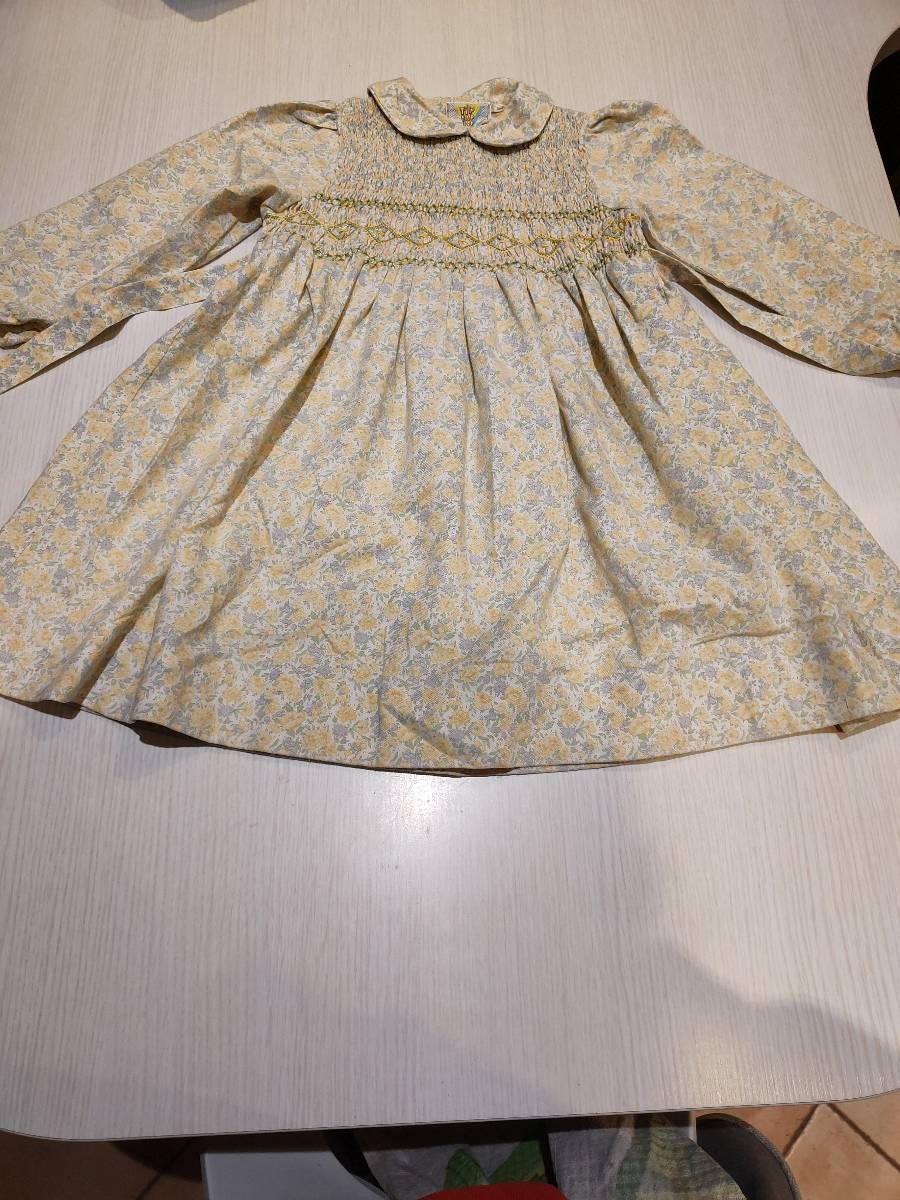 Vends robe à smokes