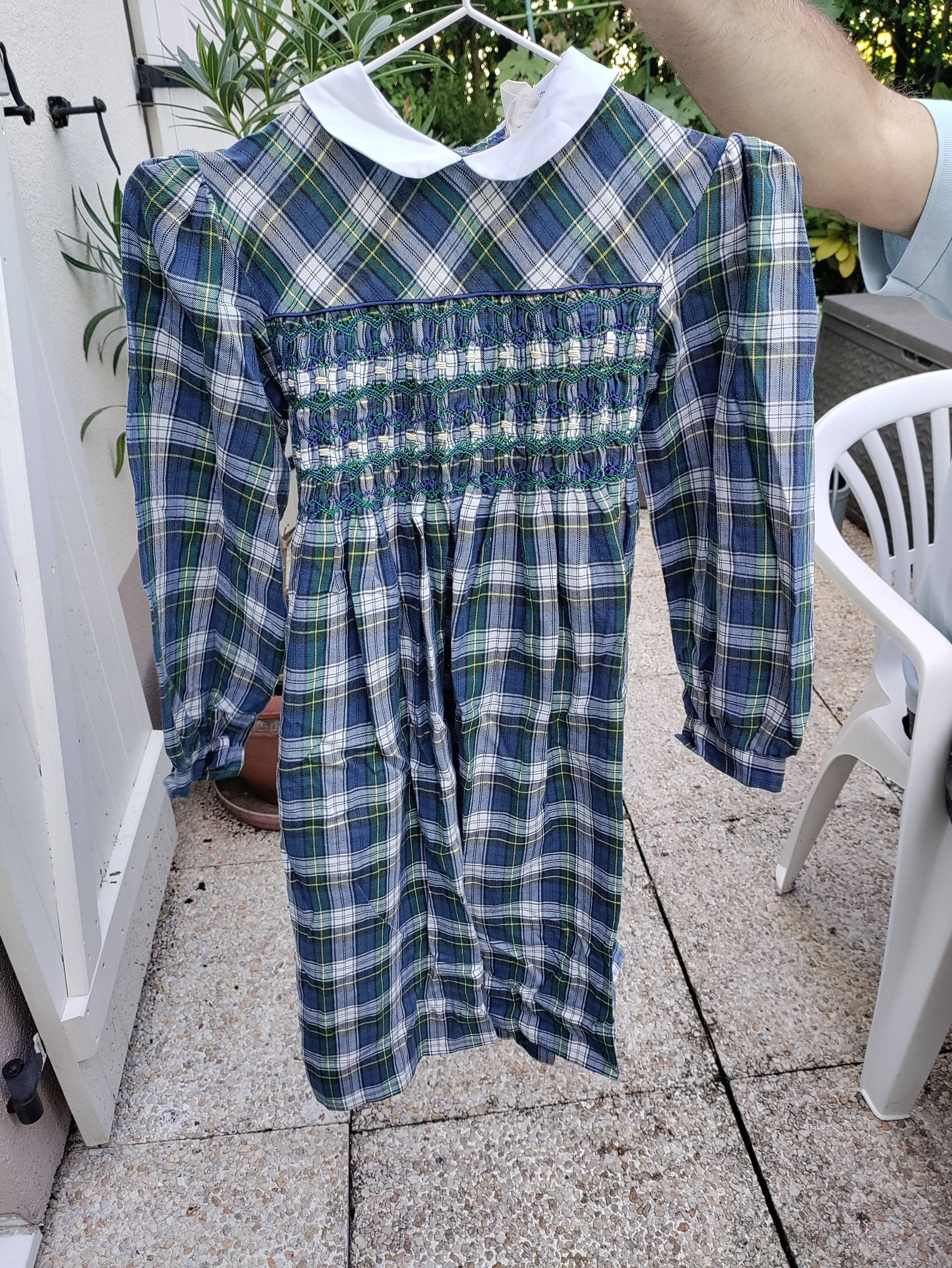 Vends robe à smocks pour fillette - Taille 10 ans