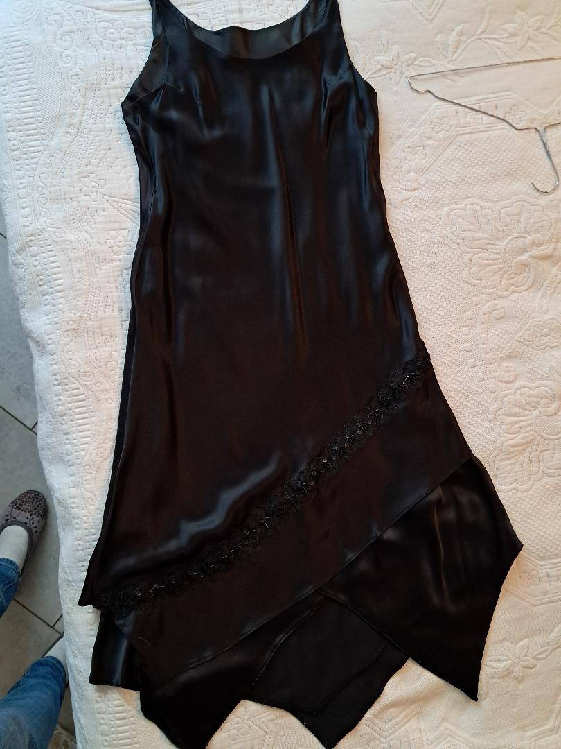 Vends robe de soirée en satin de soie - Taille L