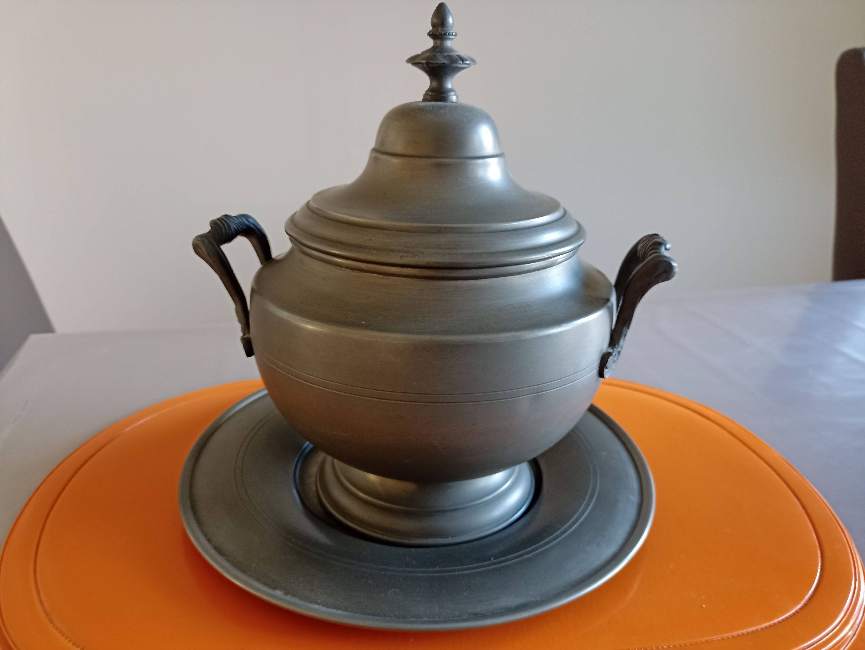 Vends soupière en étain