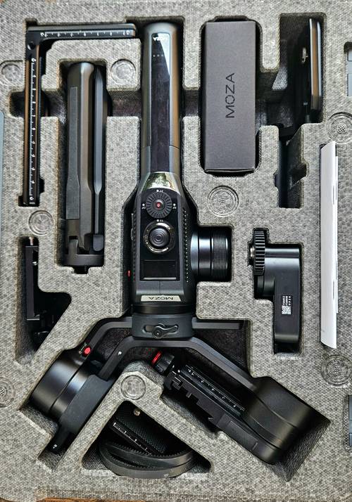 Vends stabilisateur Gudsen Moza Aircross 2 kit professionnel