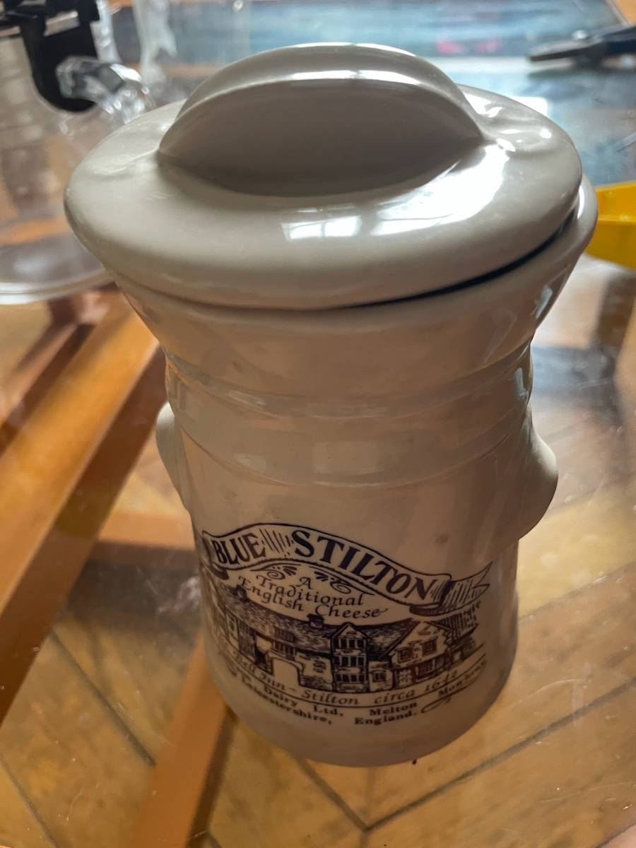 Vends un pot (vide) de Blue Stilton avec couvercle