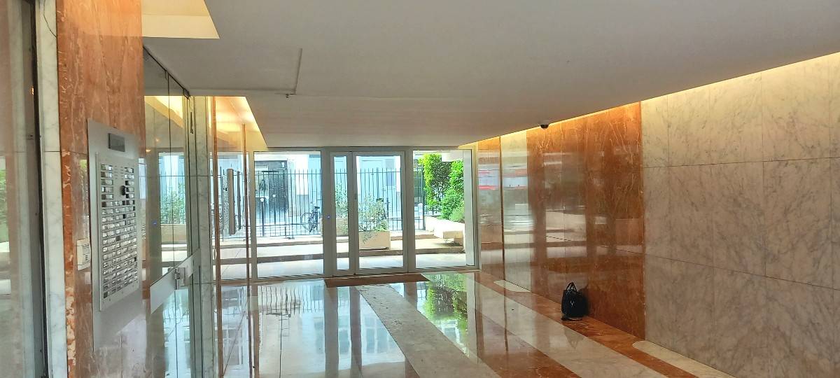Vends appartement 27m²-T1/2 Paris 18ème - Immeuble de standing près métro et marché L’Olive