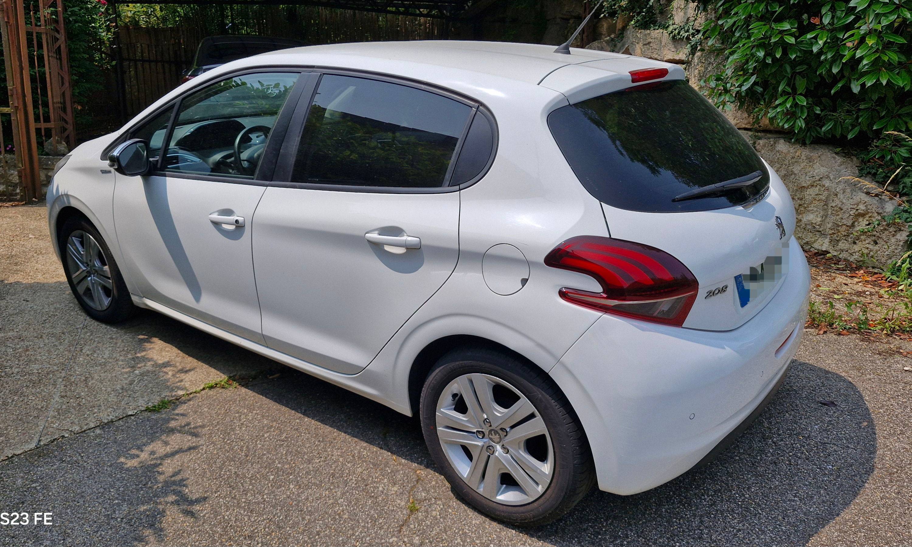 Vends 208 AM 2017 1.2 Pure tech style, 60 000 km très bon état