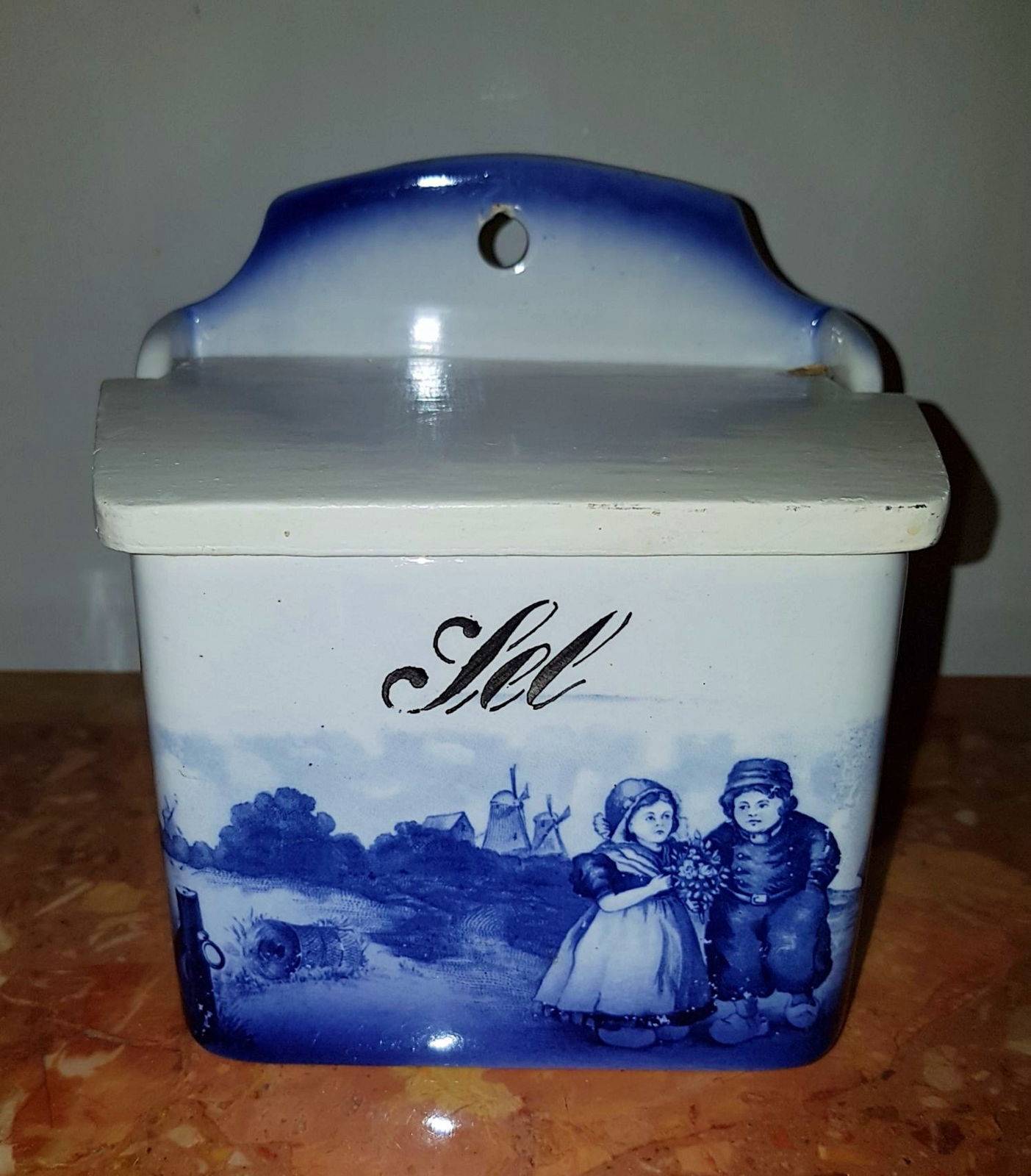 Vends boîte à sel ancienne en faïence